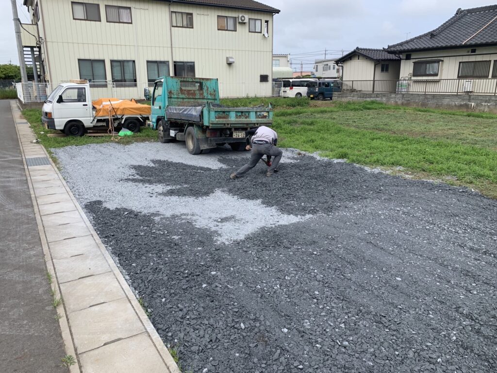 T様邸　砕石敷き